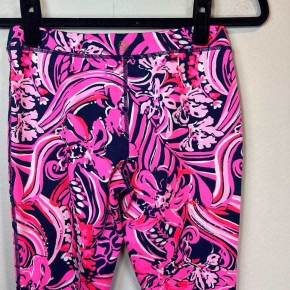 Lilly Pulitzer Girls Luxletic Mini Weekender Leggings Pink Navy Blue Floral XL - Picture 6 of 9